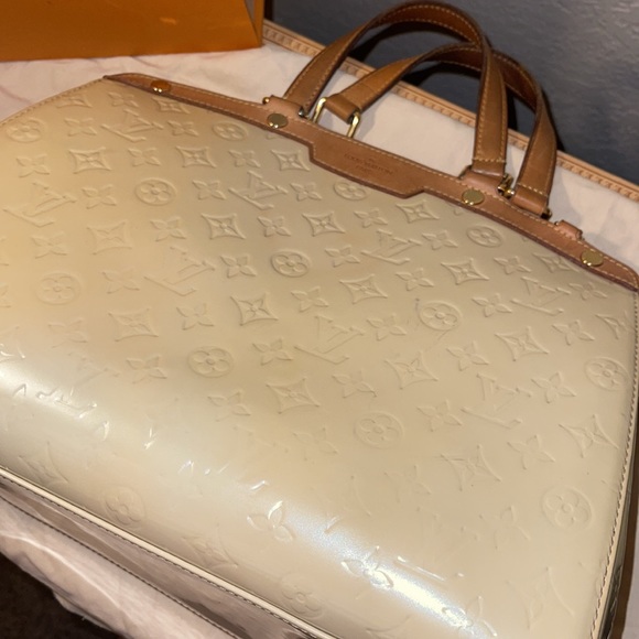 Authentic Louis Vuitton Vernis brea GM cream marshmallow tote everyday bag - Picture 9 of 15